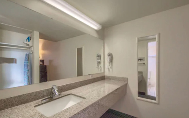 Americas Best Value Inn Uvalde