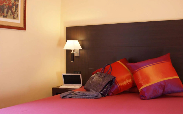 Hotel Versailles