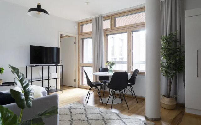 2ndhomes Deluxe Apt w Sauna & Balcony