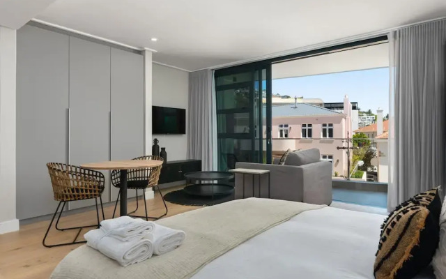 Central Secure Modern Studio w Views Bantry Pad