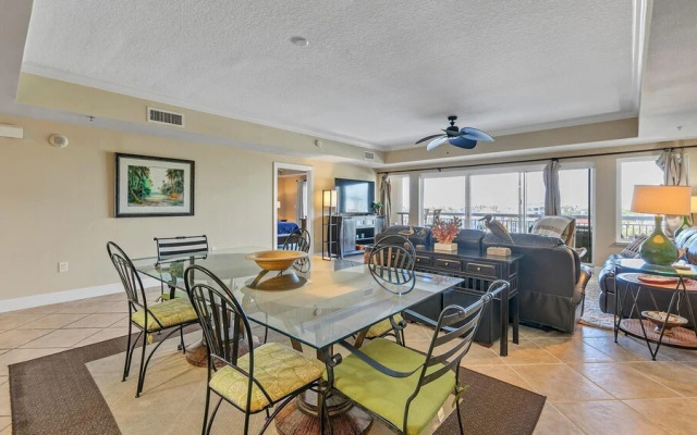 Harbor Landing 203b