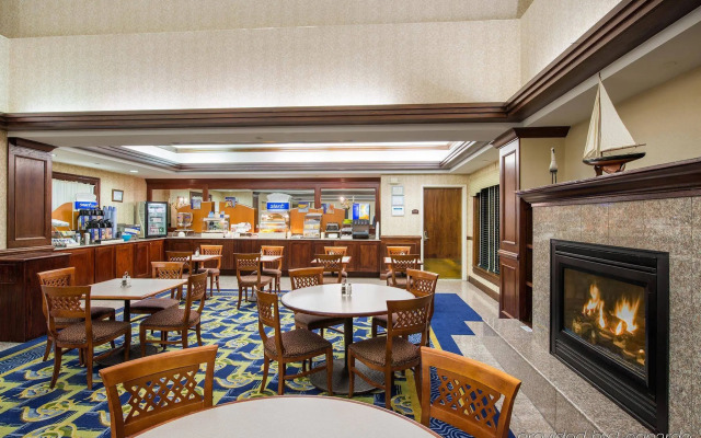 Holiday Inn Express Hauppauge-Long Island