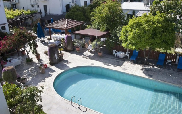 Room in Apartment - One Bedroom Apartment - Just 800 m From the Beach