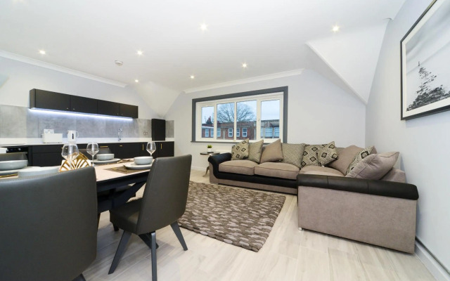 Amazing Apartment near Bournemouth, Poole & Sandbanks - WiFi & Netflix - Newly Renovated! Great Location!