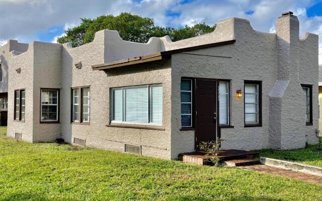 Tropical Garden Bungalow