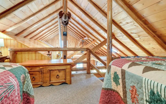Cozy Wisconsin Getaway w/ Dock & Lake Access!