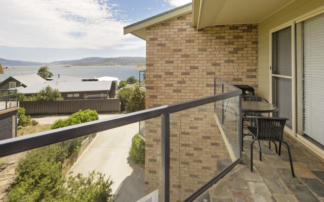 Caribou 3 - Modern & spacious with views over Lake Jindabyne