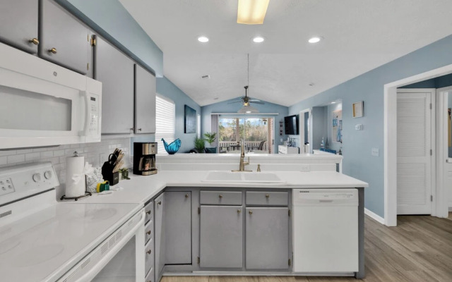 Stunning 2Br Condo At Waterway Village