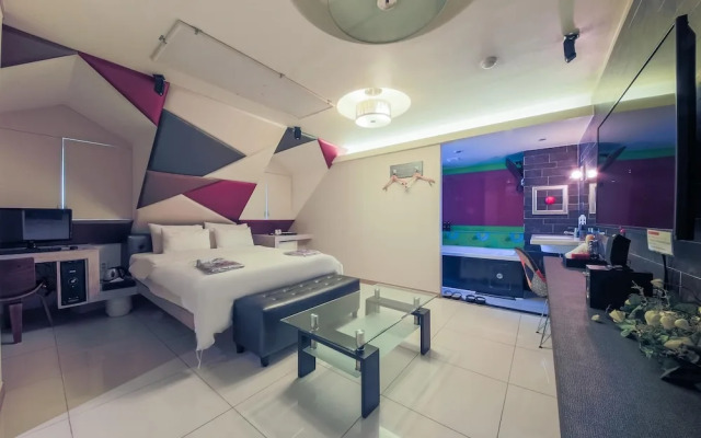 Carlton Hotel Sangbong