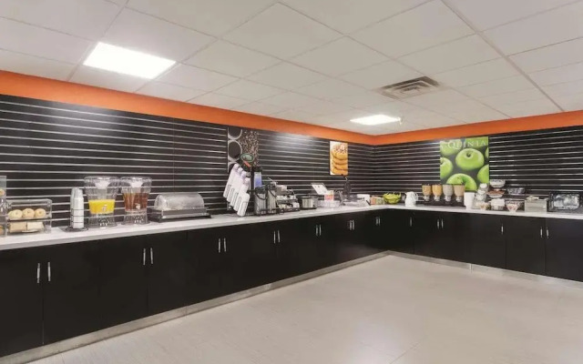 La Quinta Inn & Suites By Wyndham Knoxville East
