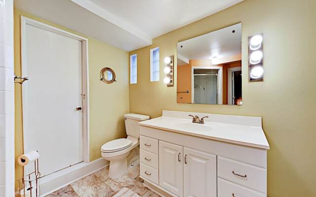 Huge Lake Travis - 4 Bedroom Home