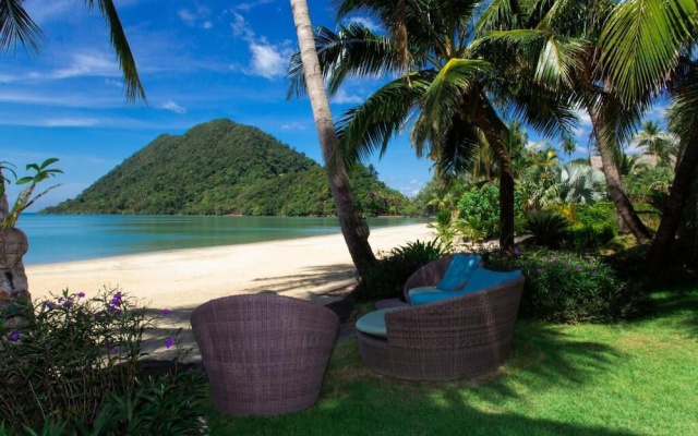 Beachfront 5-bedroom - by KohChangVillas