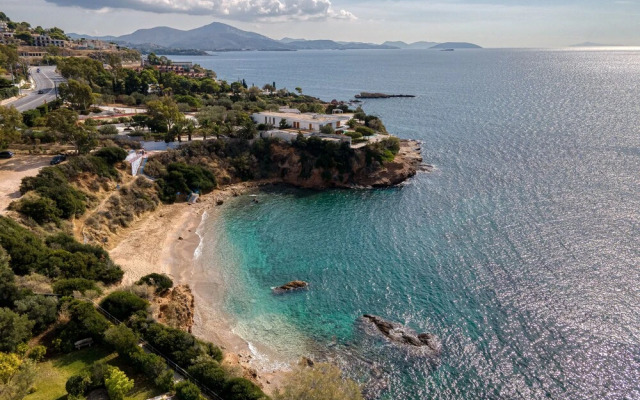Luxurious Beachfront Villa Maira