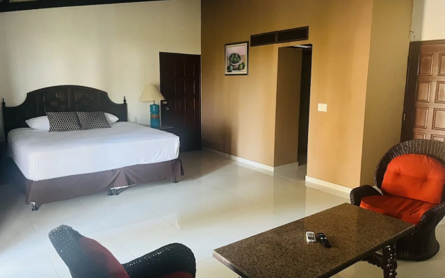 Hotel Tesoro Beach