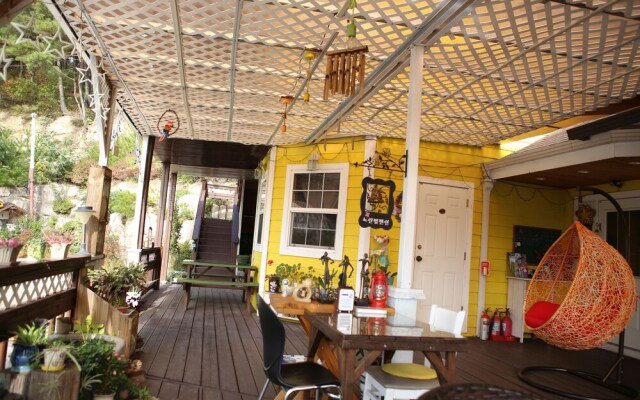 Yellow star Pension