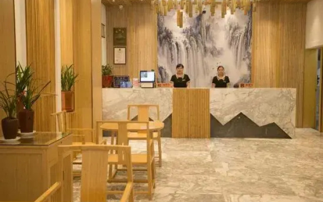 Jinggu Hotel