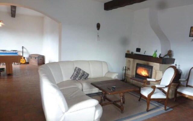 Villa With 6 Bedrooms in Cannes-et-clairan, With Wonderful Mountain Vi