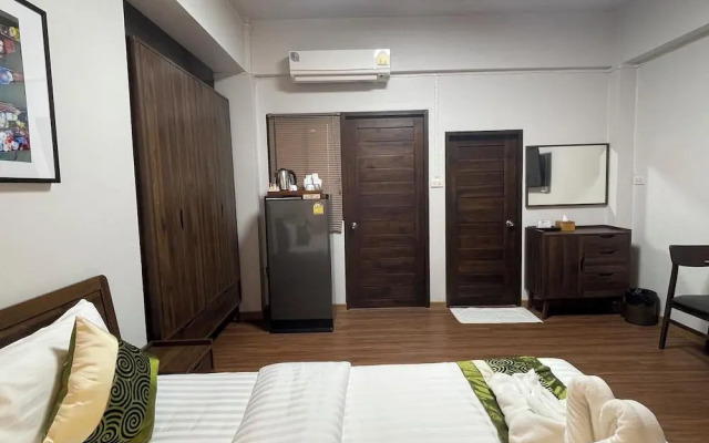 The Bedrooms Maeklong Service Apartment