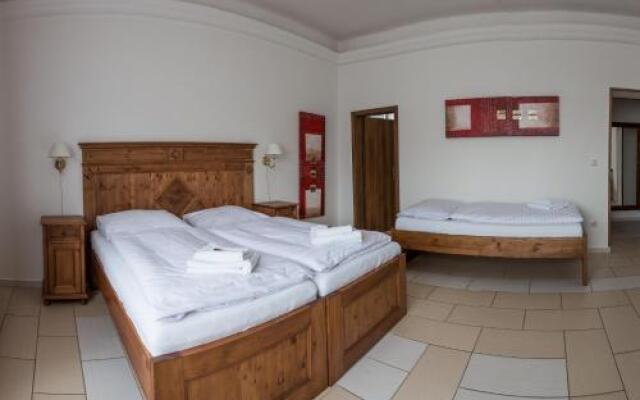 Hotel a restaurace Laguna
