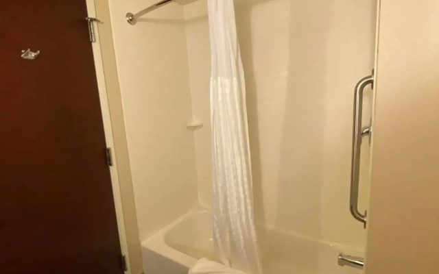Comfort Inn & Suites Brattleboro I-91
