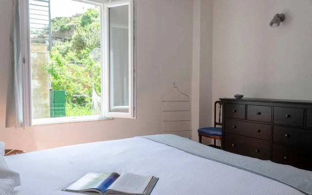 JOIVY Pretty House in Vernazza Yard Apartment