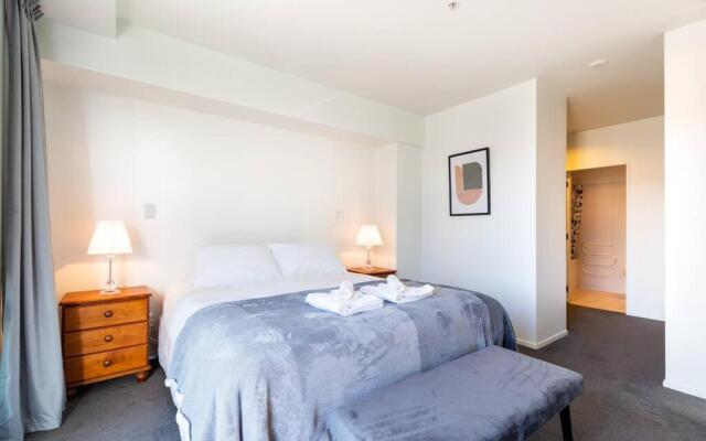 Stunning Three Bedroom Home Near Sky Tower