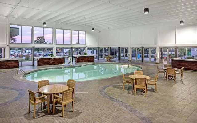 Holiday Inn Omaha Southwest