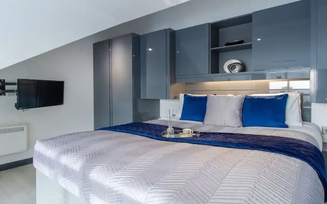The Residence Coventry by Paymán Club