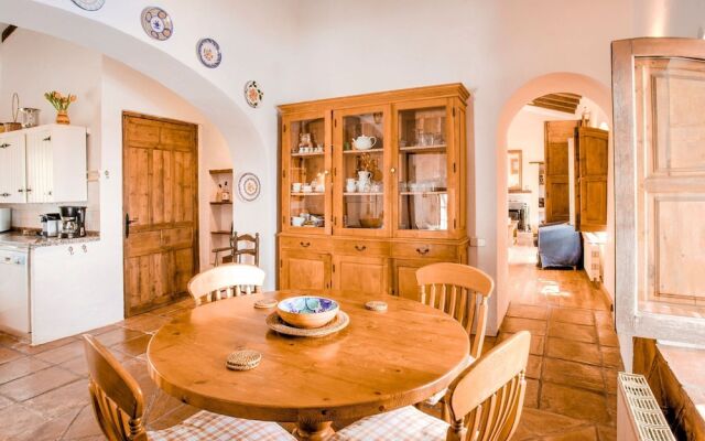 Completely Restored Beautiful 250-year-old Authentic Farm