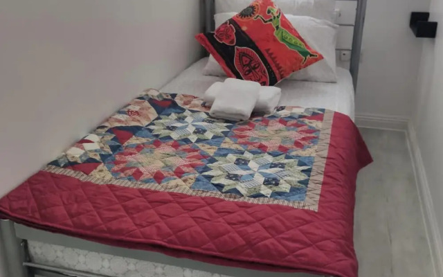 Apartment - Sleeps 5 - Parking - Station Close