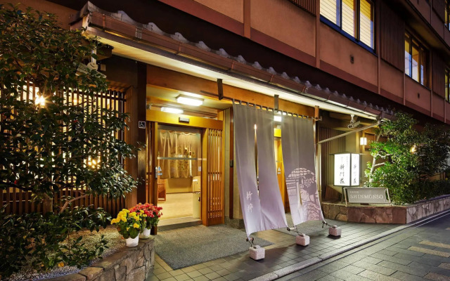 Gion Shinmonso