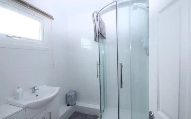 20F Medmerry Park 2 Bedroom Chalet