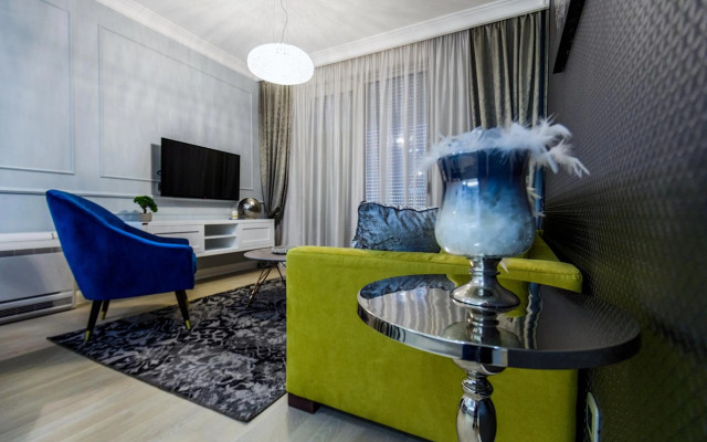 DiVine Luxury Apartment Purple