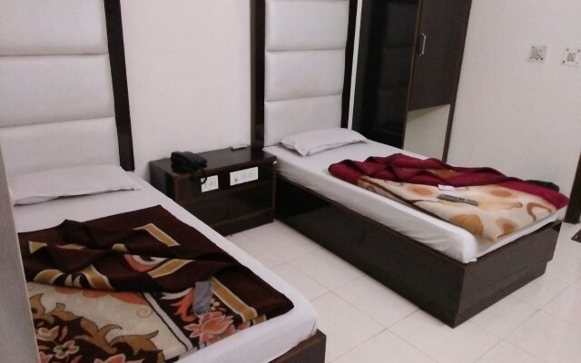 Hotel Crystal Deluxe at New Delhi Railway Station