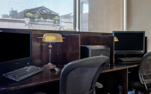Comfort Suites Visalia Convention Center