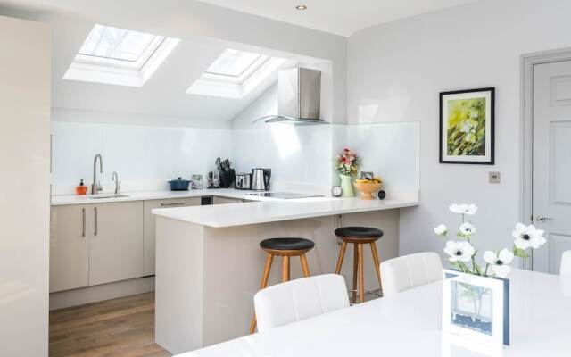 Spectacularly Stylish 2 Bed Flat Heart of Fulham
