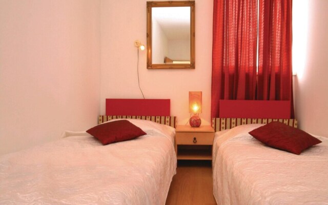 Beautiful Home in Brodarica With Wifi and 6 Bedrooms