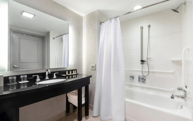 Renaissance by Marriott Boston Patriot Place Hotel