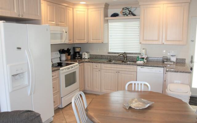 Jamaica Royale - 010 - 2 Br Condo