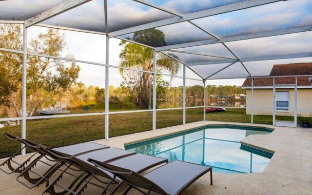 Lakeside Sunset 3 Bedroom by RedAwning