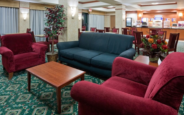 Holiday Inn Express & Suites New Berlin by IHG