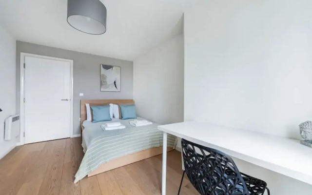 Stunning 2B Vauxhall Apt near Thames & Tube