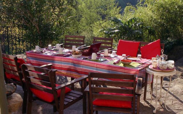 Le Mas Des Pots Rouges