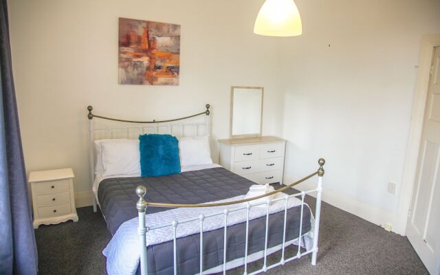 Villa on Wellington St