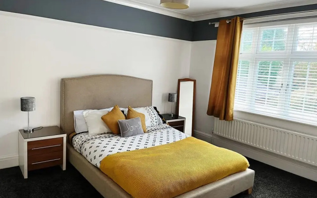 In the Posh Suburb Enjoy the Peak District Views