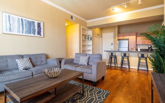 Executive Suite With Pool & Gym