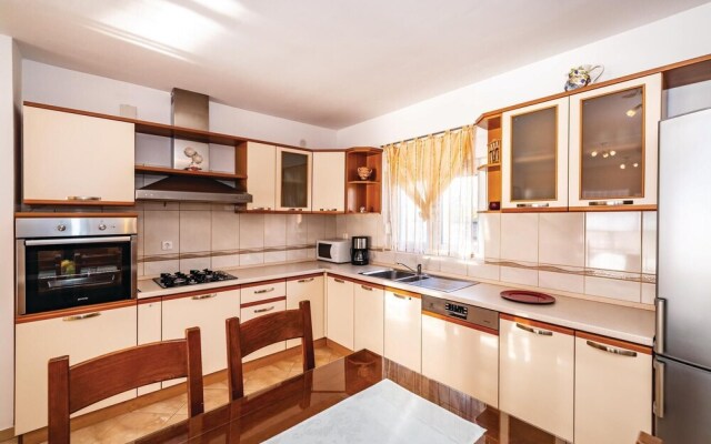 Awesome Home in Maslenica With Wifi and 3 Bedrooms