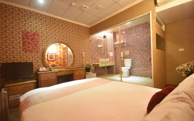 Sun Moon Love Hotel