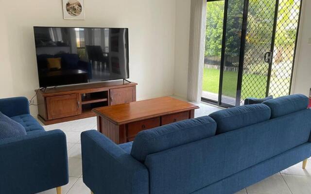 Beautiful 5 bedroom house in Jervis Bay