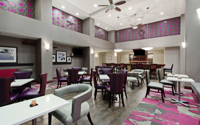 Hampton Inn & Suites Oakland Airport-Alameda